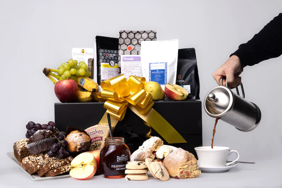 Amazon.com : Gift Basket Village Home For The Holidays Christmas Gift Basket  (Large) : Gourmet Snacks And Hors Doeuvres Gifts : Grocery & Gourmet Food