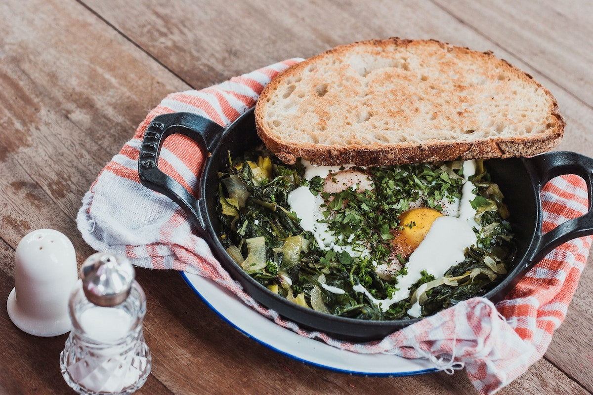 Cast iron cracked on eggs.