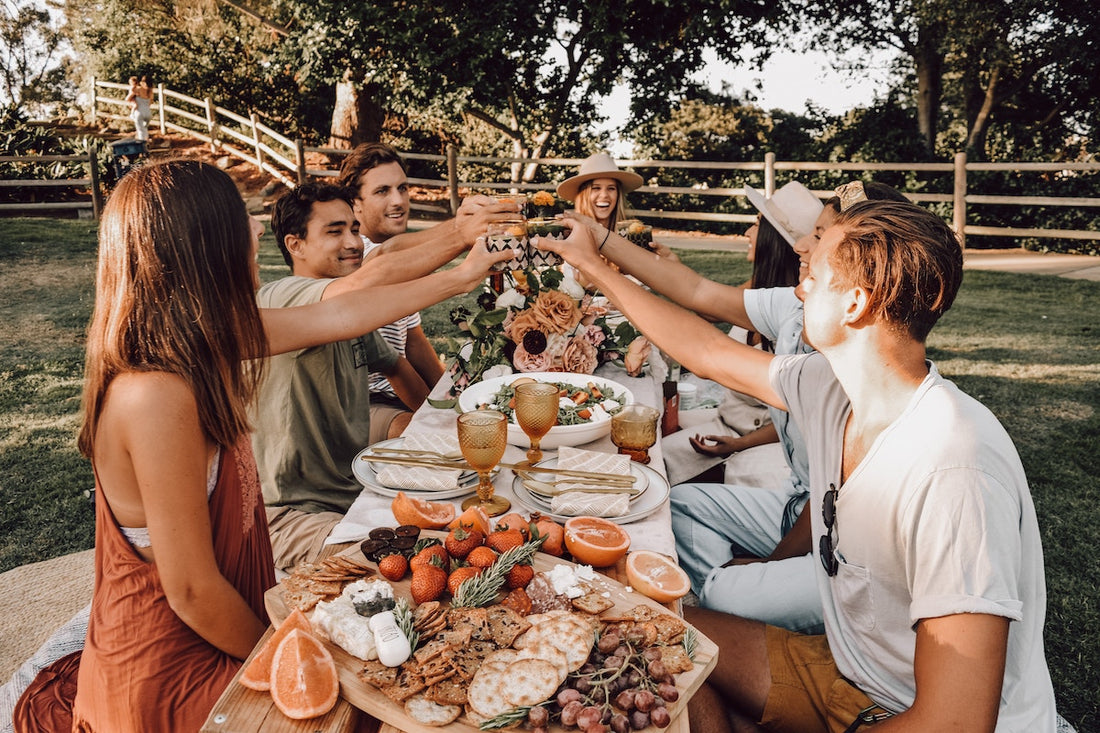 Keeping food warm at a picnic.