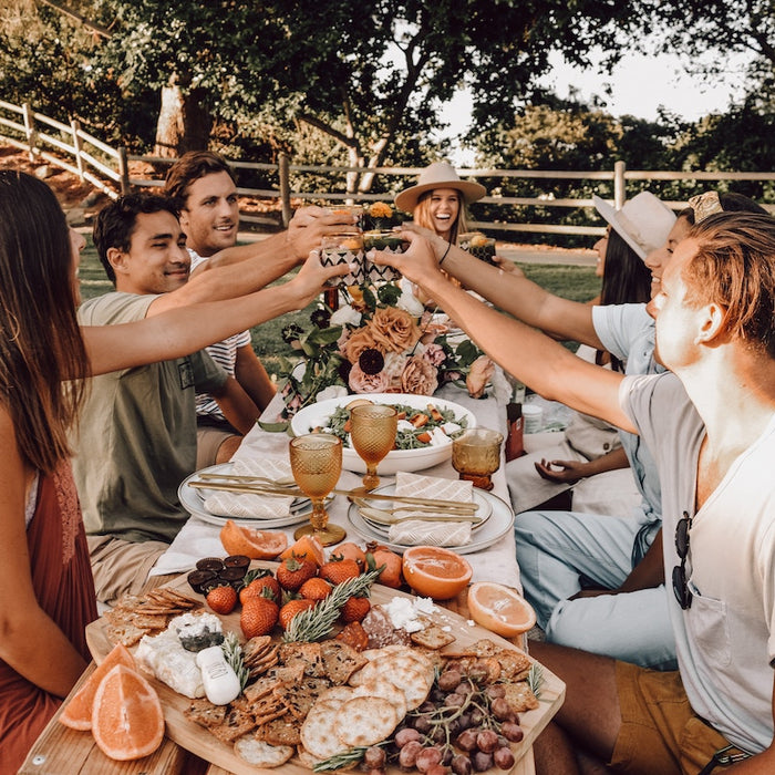 Keeping food warm at a picnic.